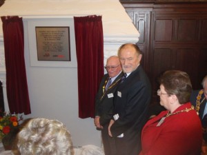 The UCLAN Vice Chancellor and Llangollen Mayor officially open Ty'n Dwr