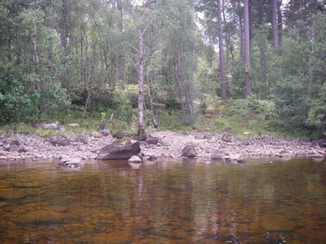 One of the many sheltered bays, ideal for a wild camp