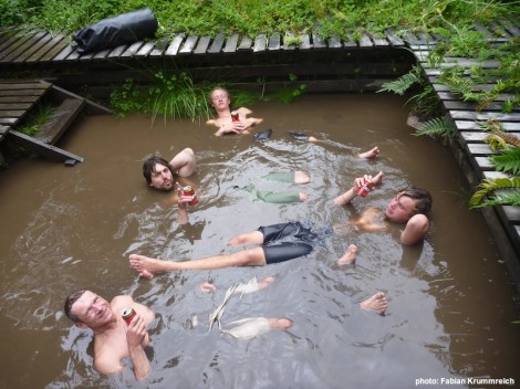 the boys having fun in the mud tub, photo: Fabian Krummreich